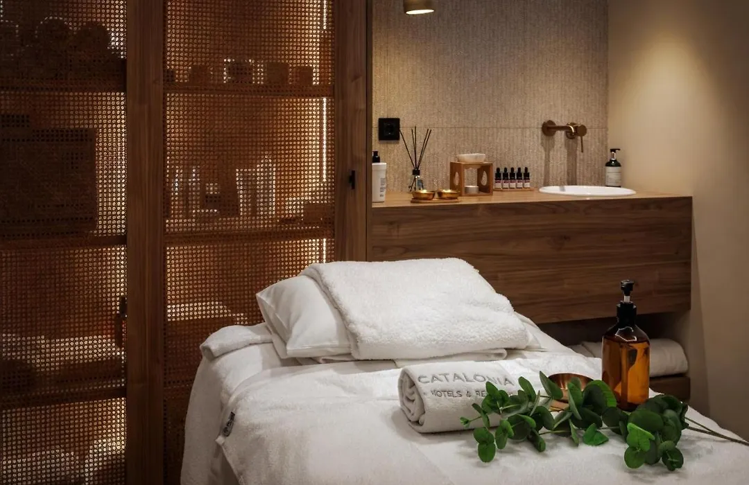 Exclusive Quietness In The Heart Of Madrid With Public Parking, Breakfast, 2 Bathrooms-1