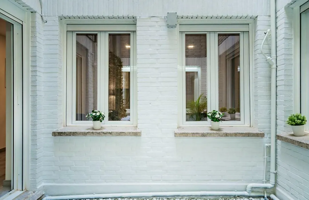 Exclusive Quietness In The Heart Of Madrid With Public Parking, Breakfast, 2 Bathrooms-1